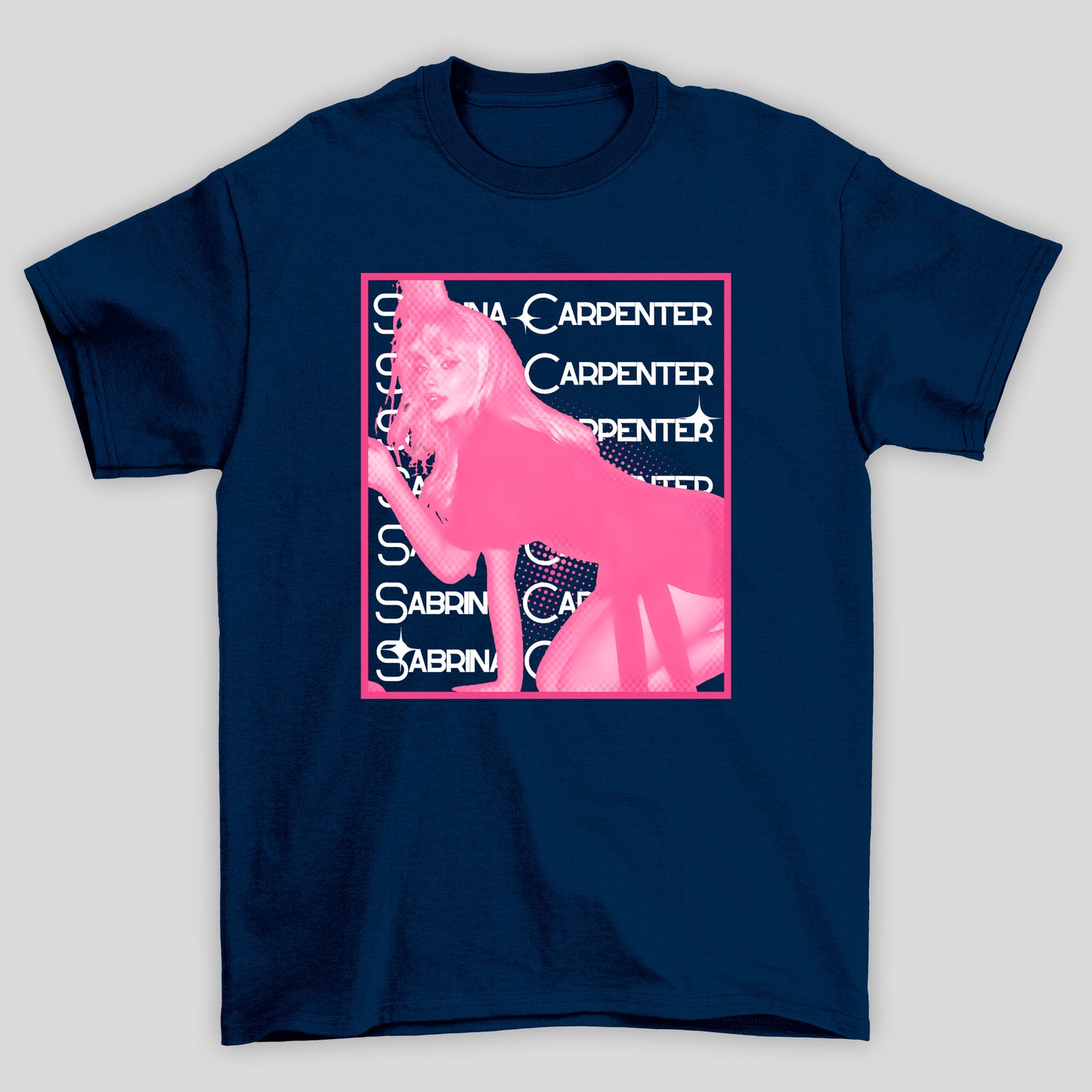 Camiseta Básica Sabrina Carpenter Pink Photo