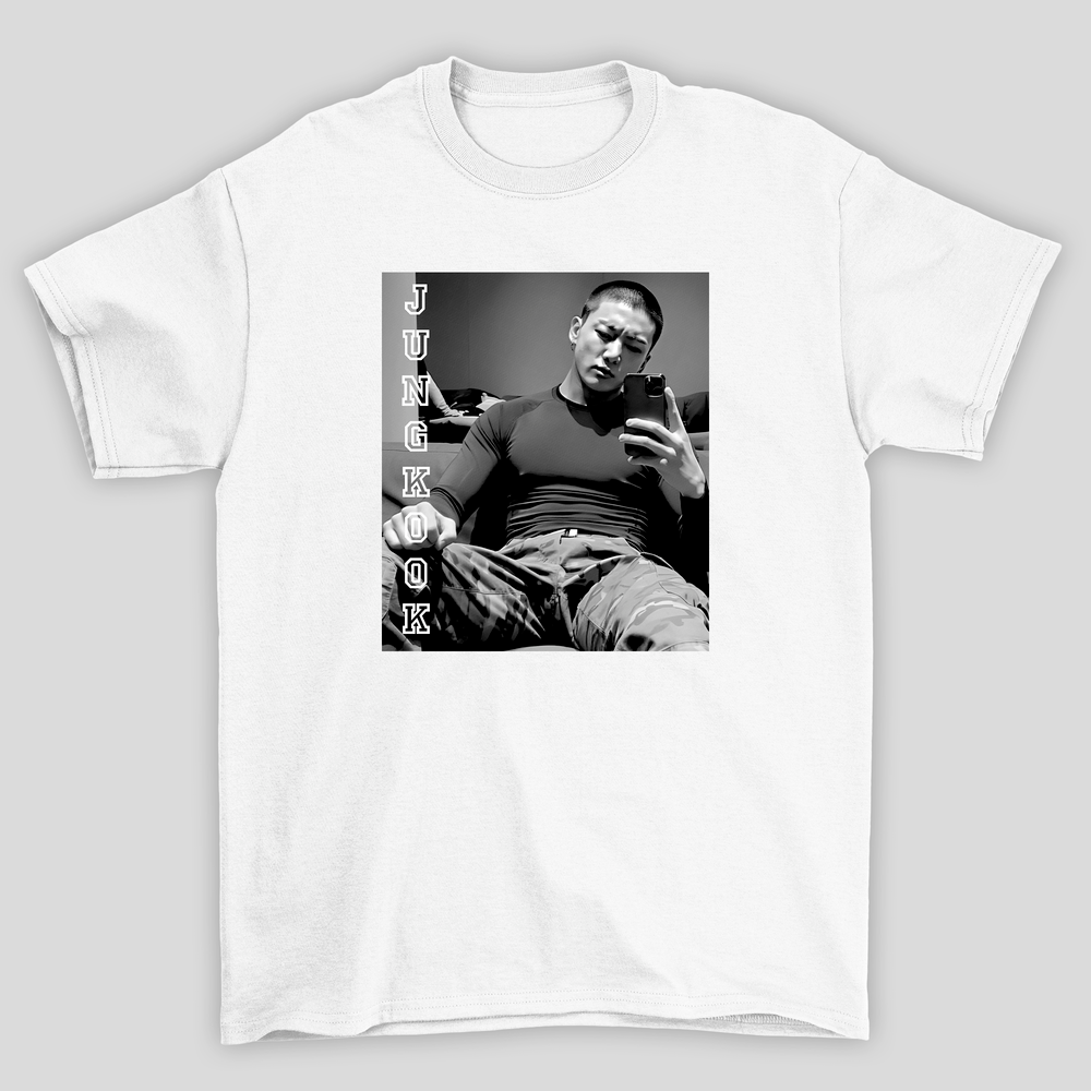 Camiseta Básica Jungkook BTS Photo B&W