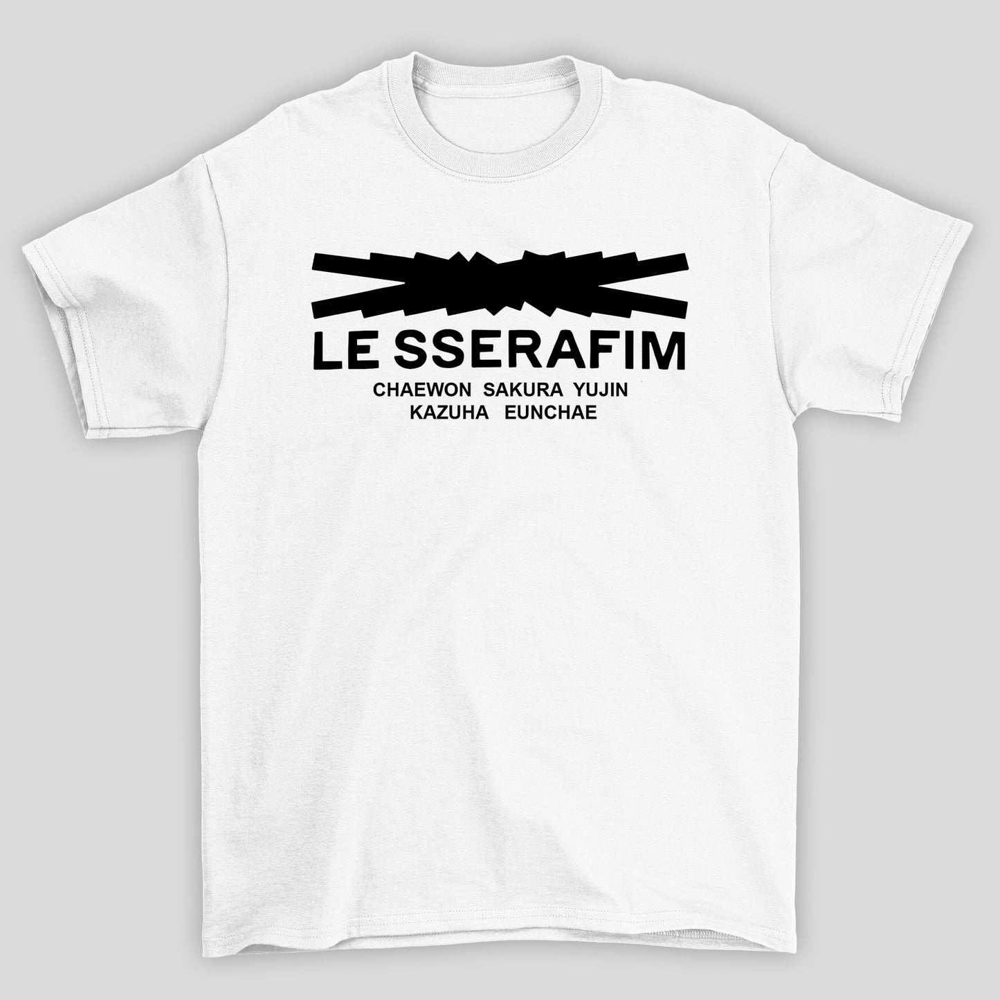 Camiseta Básica Le Sserafim Logo