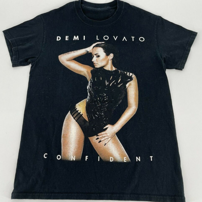 Camiseta Básica Demi Lovato Confident