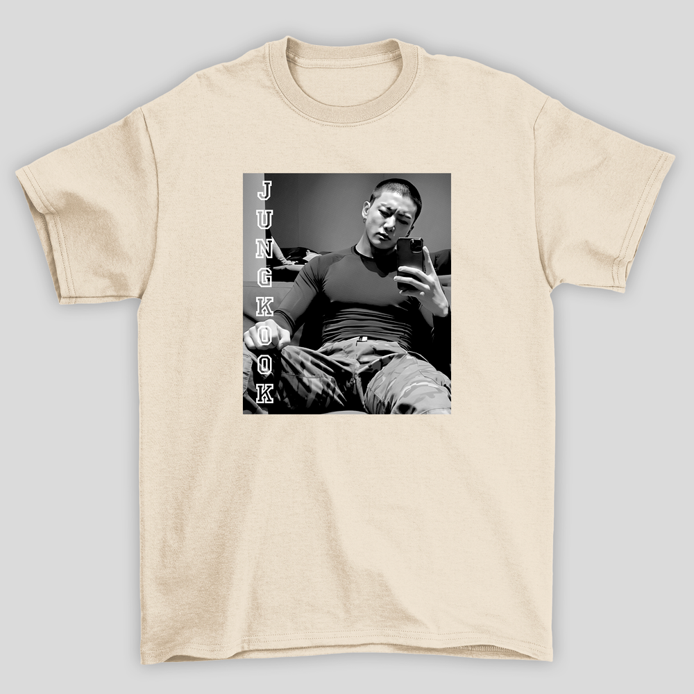 Camiseta Básica Jungkook BTS Photo B&W