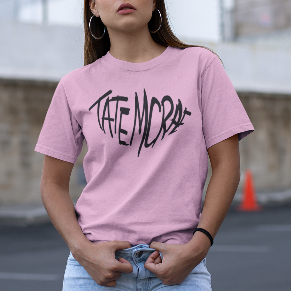 Camiseta Básica Tate McRae Love- rosa bebe