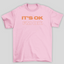 Camiseta Básica Tate McRae It's Ok I'm Ok- rosa bebe