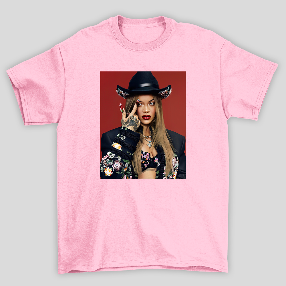 Camiseta Básica Rihanna Vogue China