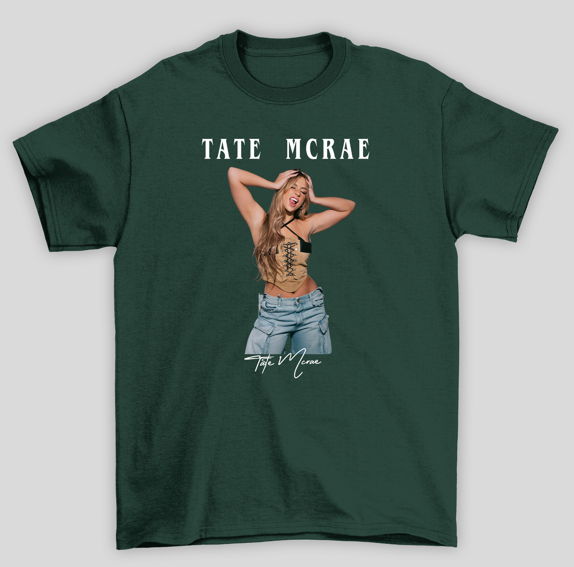 Camiseta Básica Tate McRae Pose Photo- verde