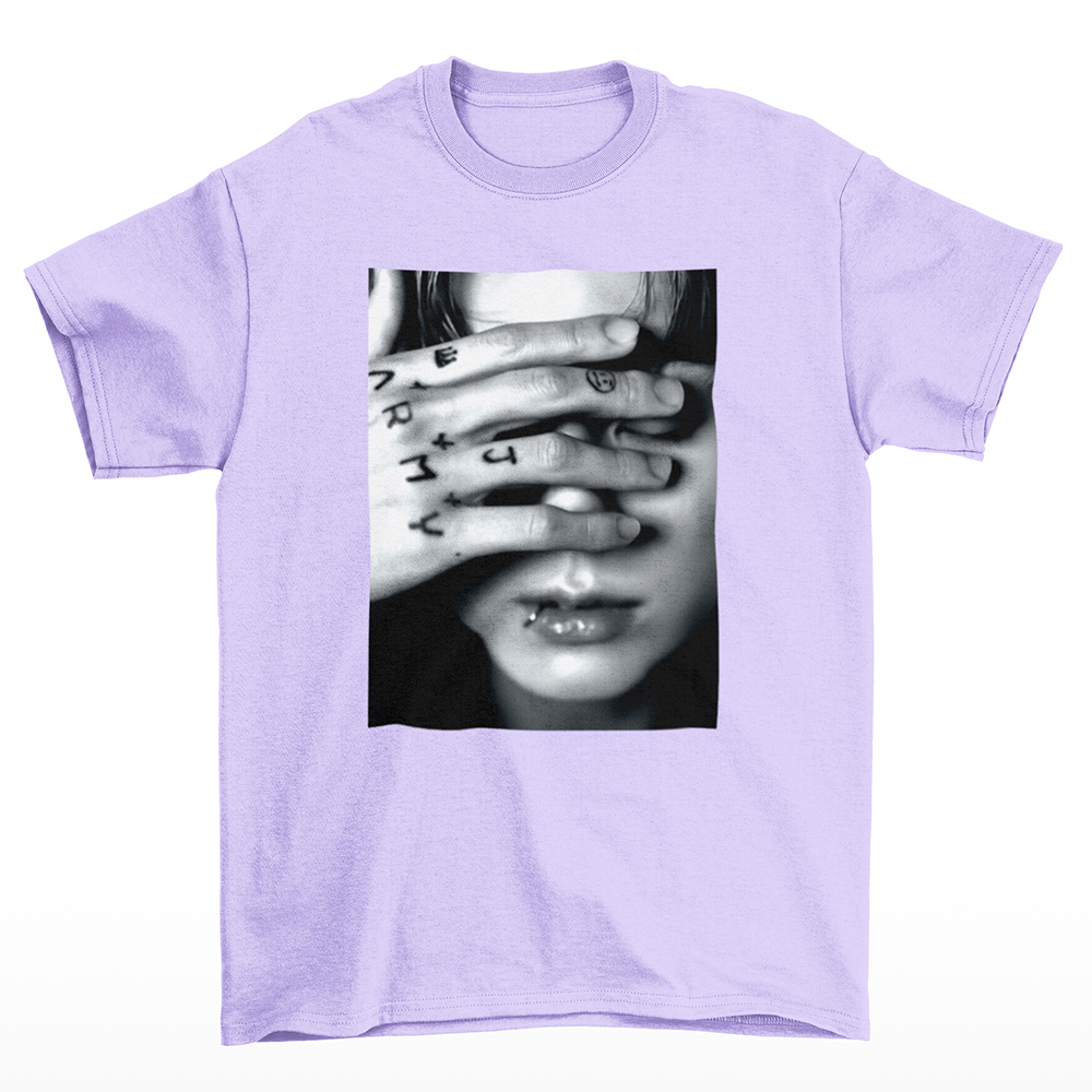 Camiseta Básica BTS Jungkook Covering Eyes