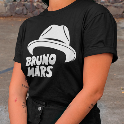 Camiseta Básica Chapéu Bruno Mars