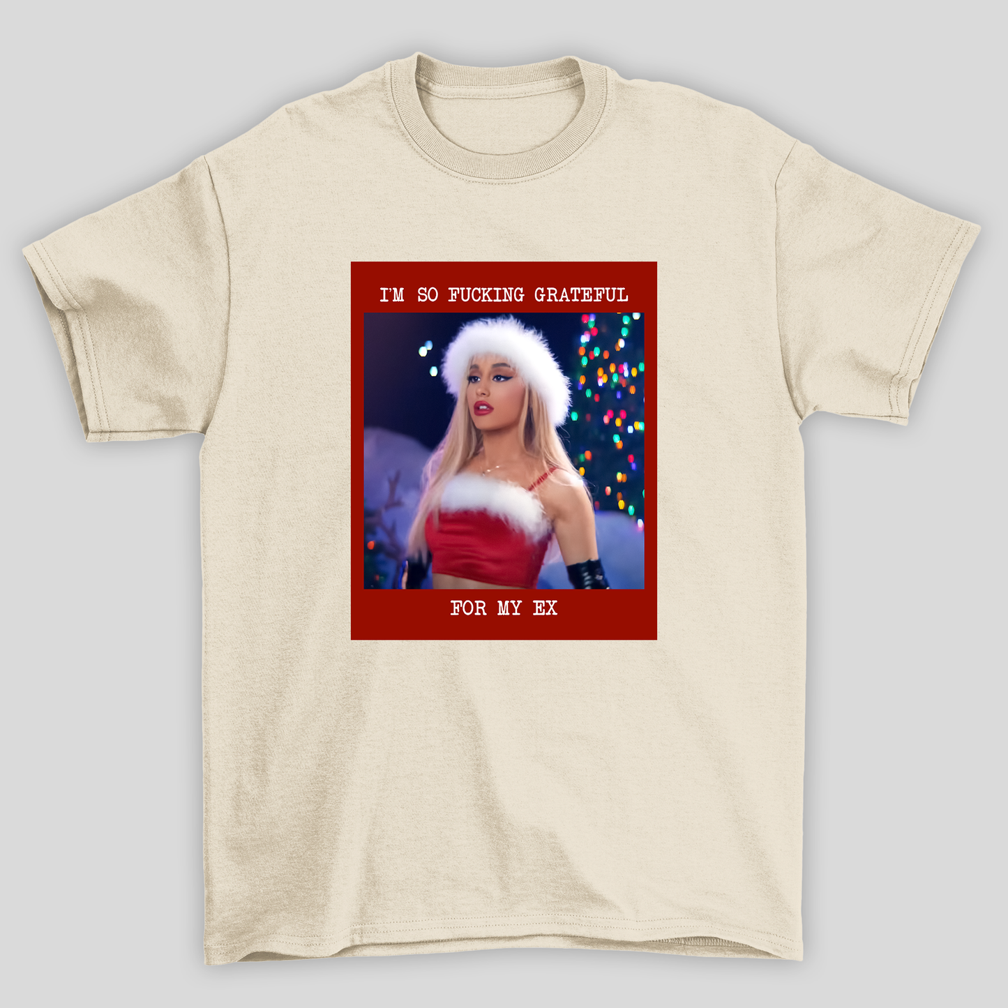 Camiseta Básica Ariana Grande Christmas - PÉROLA