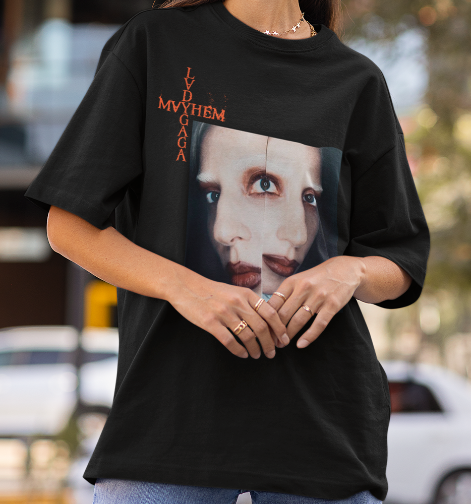 Camiseta Básica Lady Gaga Mayhem Cross- preto