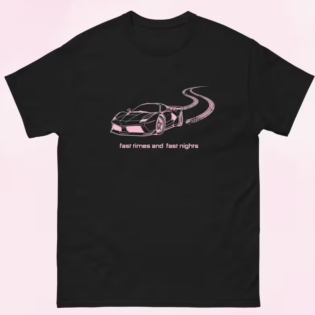 Camiseta Básica Sabrina Carpenter Fast Times Car Preto