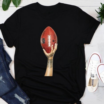 Camiseta Básica Rihanna Football Super Bowl