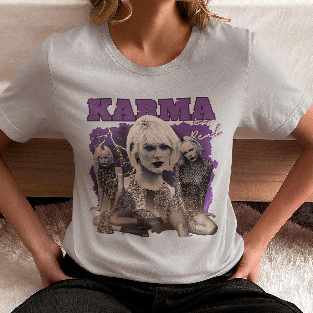 Camiseta Básica Karma Is Real Taylor Swift