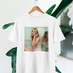 Camiseta Básica Sabrina Carpenter Photo