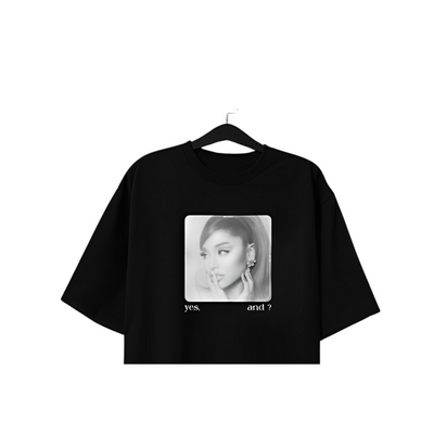 Camiseta Cropped Ariana Grande P&b