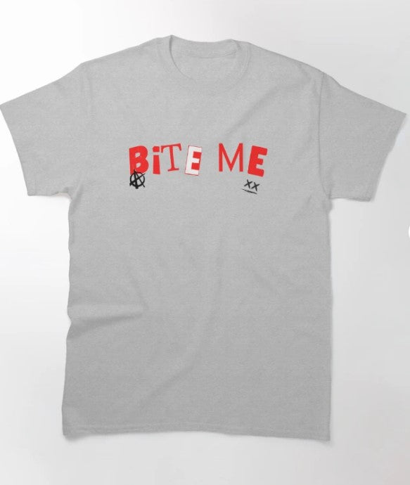 Camiseta Básica Avril Lavigne Bite Me Graphic