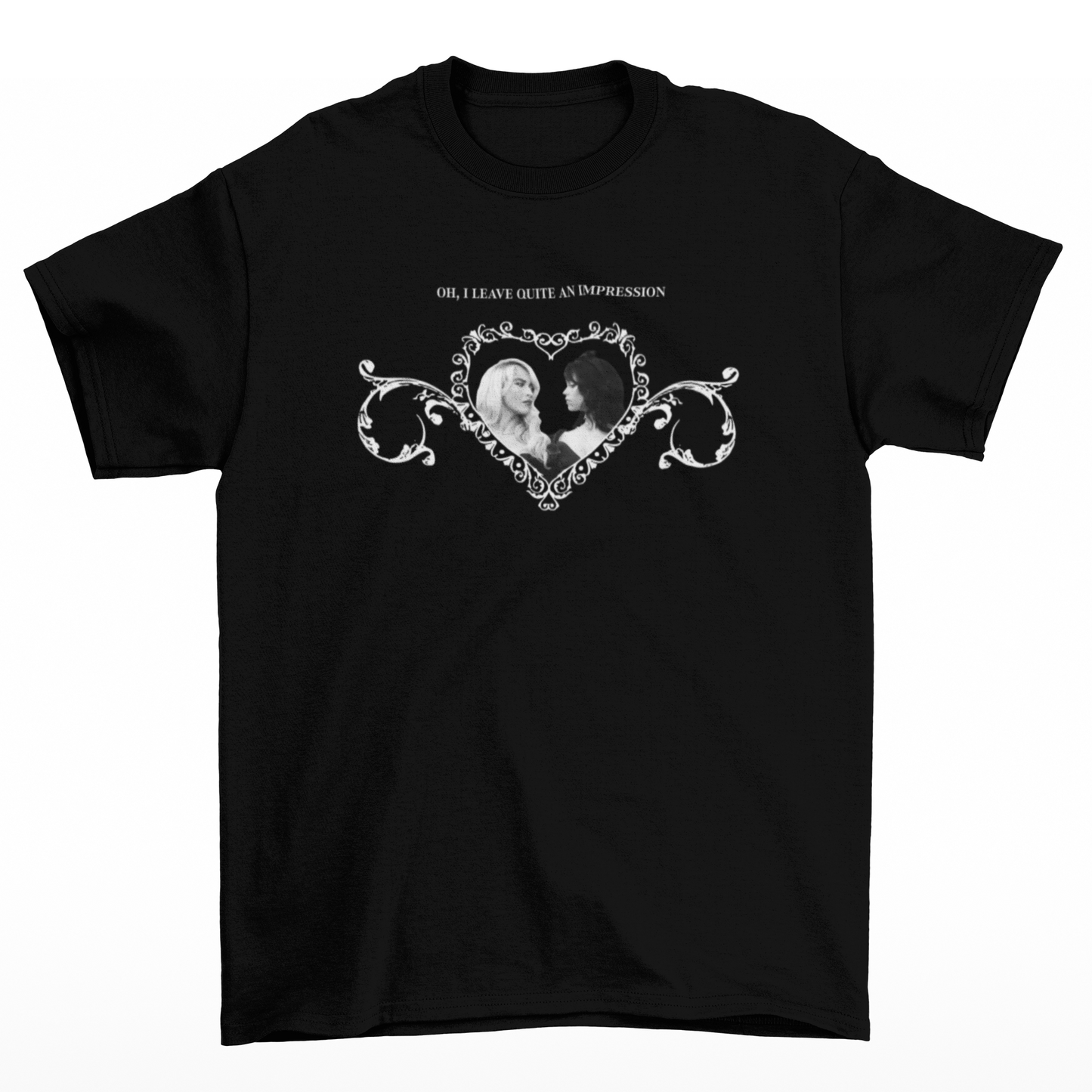 Camiseta Básica Sabrina Carpenter Taste Kiss-PRETO