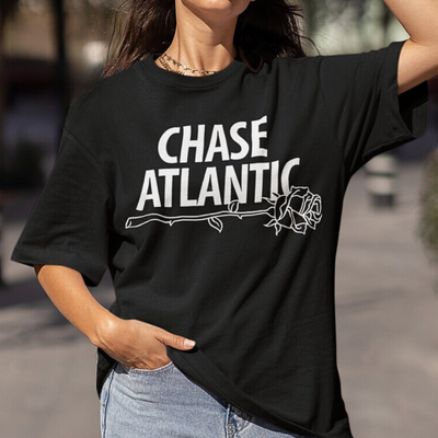 Camiseta Básica Chase Atlantic Graphic