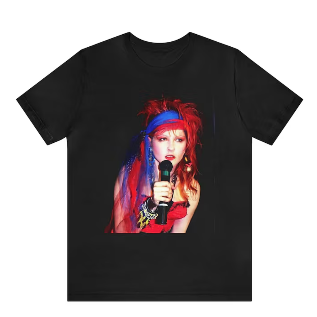 Camiseta Básica Cyndi Lauper Retro Red - Preto