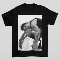 Camiseta Básica Harry Styles Photoshoot