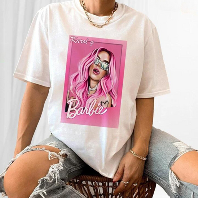 Camiseta Básica Karol G Like A Barbie