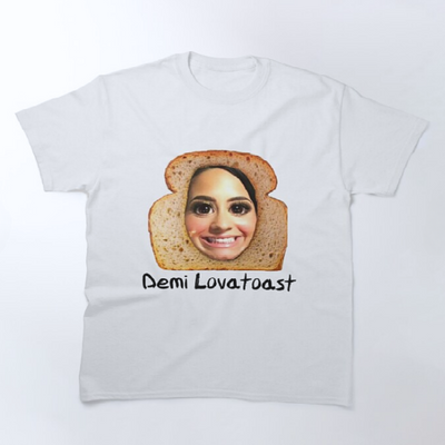 Camiseta Básica Demi Lovato Lovatoast