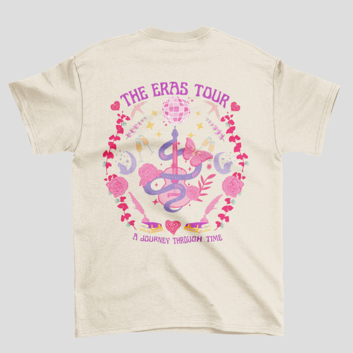 Camiseta Básica Taylor Swift A Journey Through Time- pérola