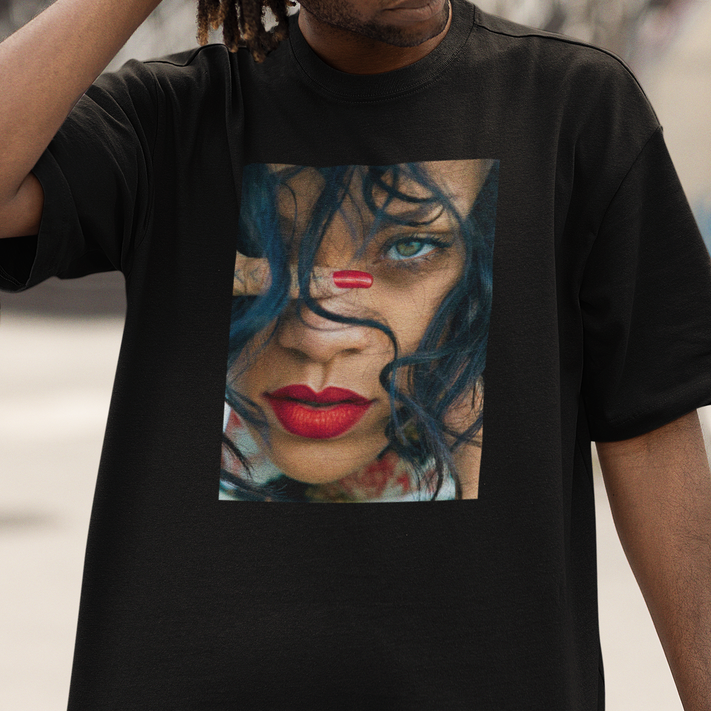 Camiseta Básica Rihanna Beauty