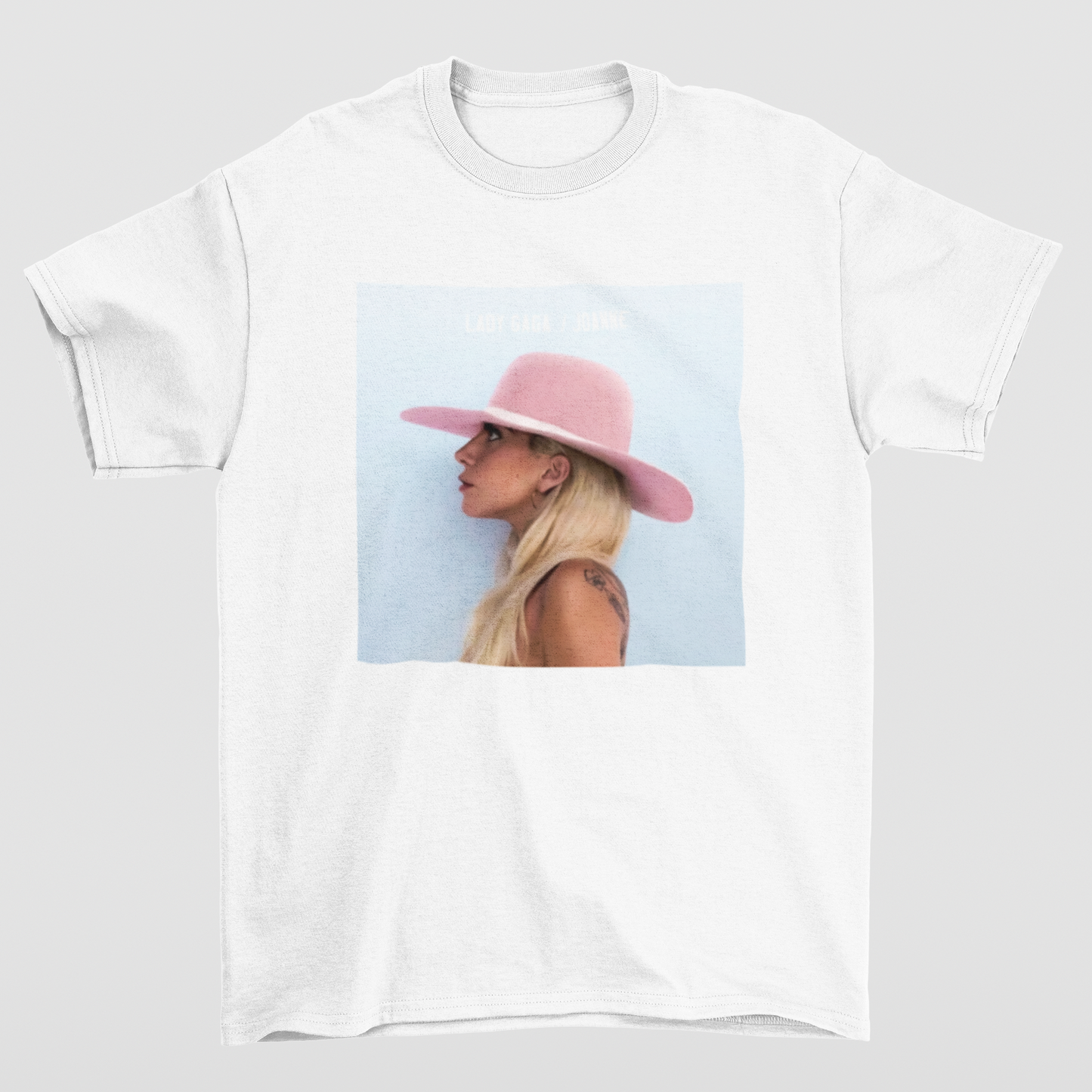 Camiseta Básica Lady Gaga Pink Hat