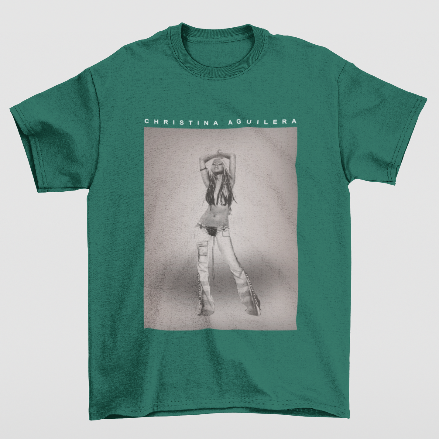 Camiseta Básica Christina Aguilera Cantora- VERDE