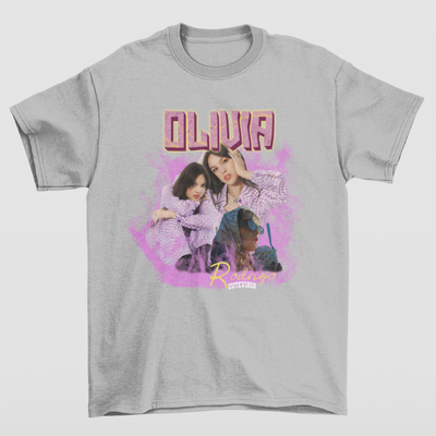 Camiseta Básica Olivia Rodrigo Cute Vibes- cinza