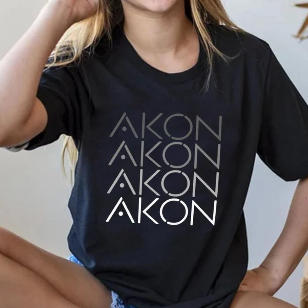 Camiseta Básica Akon Logo-PRETO