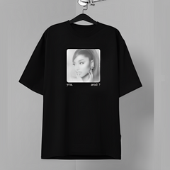 Camiseta Básica Ariana Grande New Music B&W