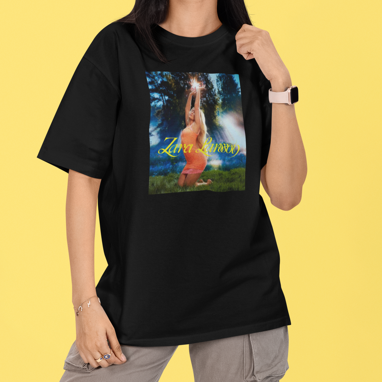 Camiseta Básica Zara Larsson Midnight Sun Photo