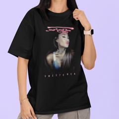 Camiseta Básica Ariana Grande Sweetener