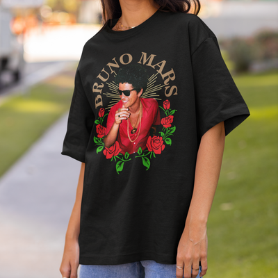 Camiseta Básica Bruno Mars Rosas- preto