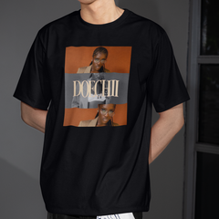 Camiseta Básica Doechii Collab Collor