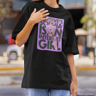 Camiseta Básica Katseye Sophia Internet Girl