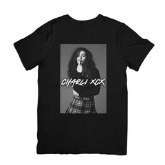 Camiseta Básica Charli XCX P&B