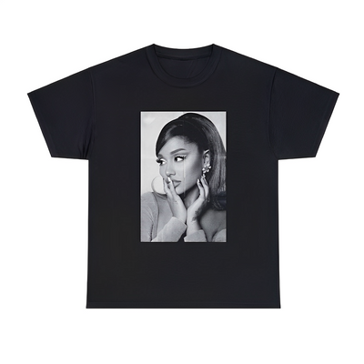 Camiseta Básica Ariana Grande P&B