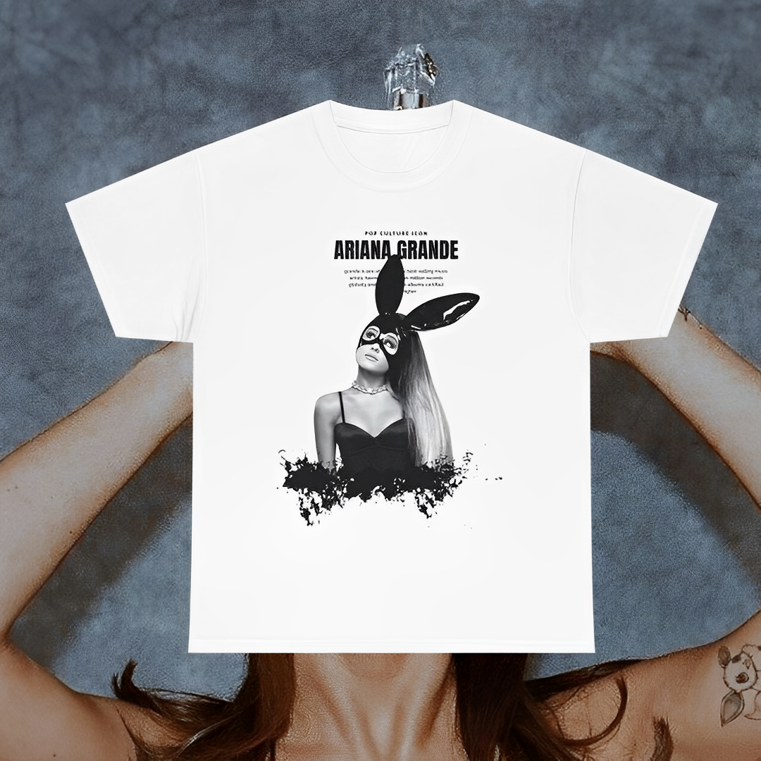 Camiseta Básica Ariana Grande Retro Culture