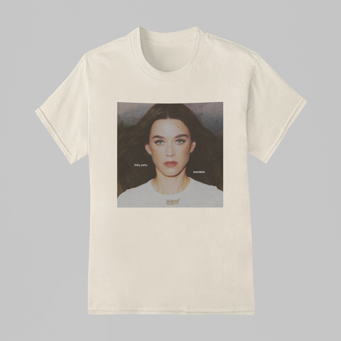 Camiseta Básica Katy Perry Bandaids