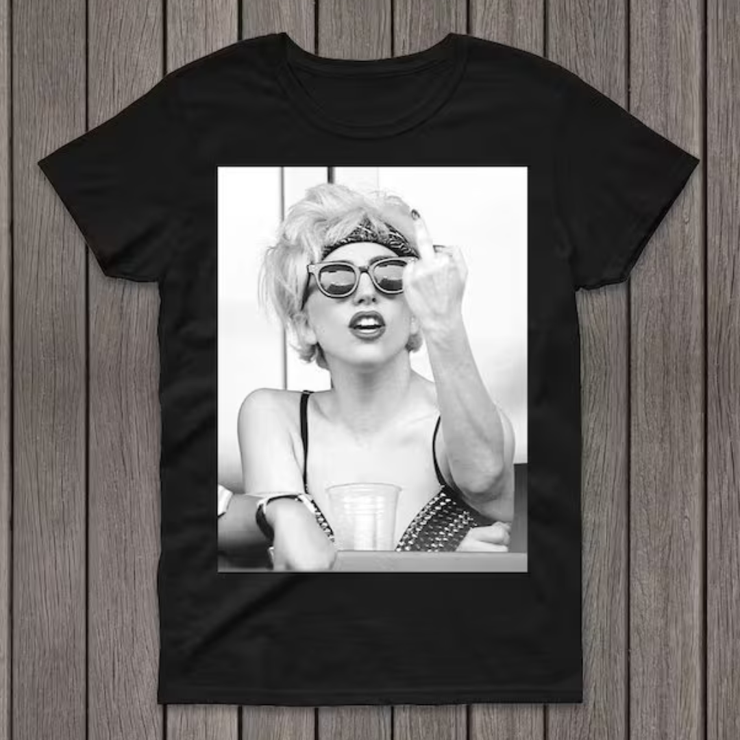 Camiseta Básica Lady Gaga Summer Days