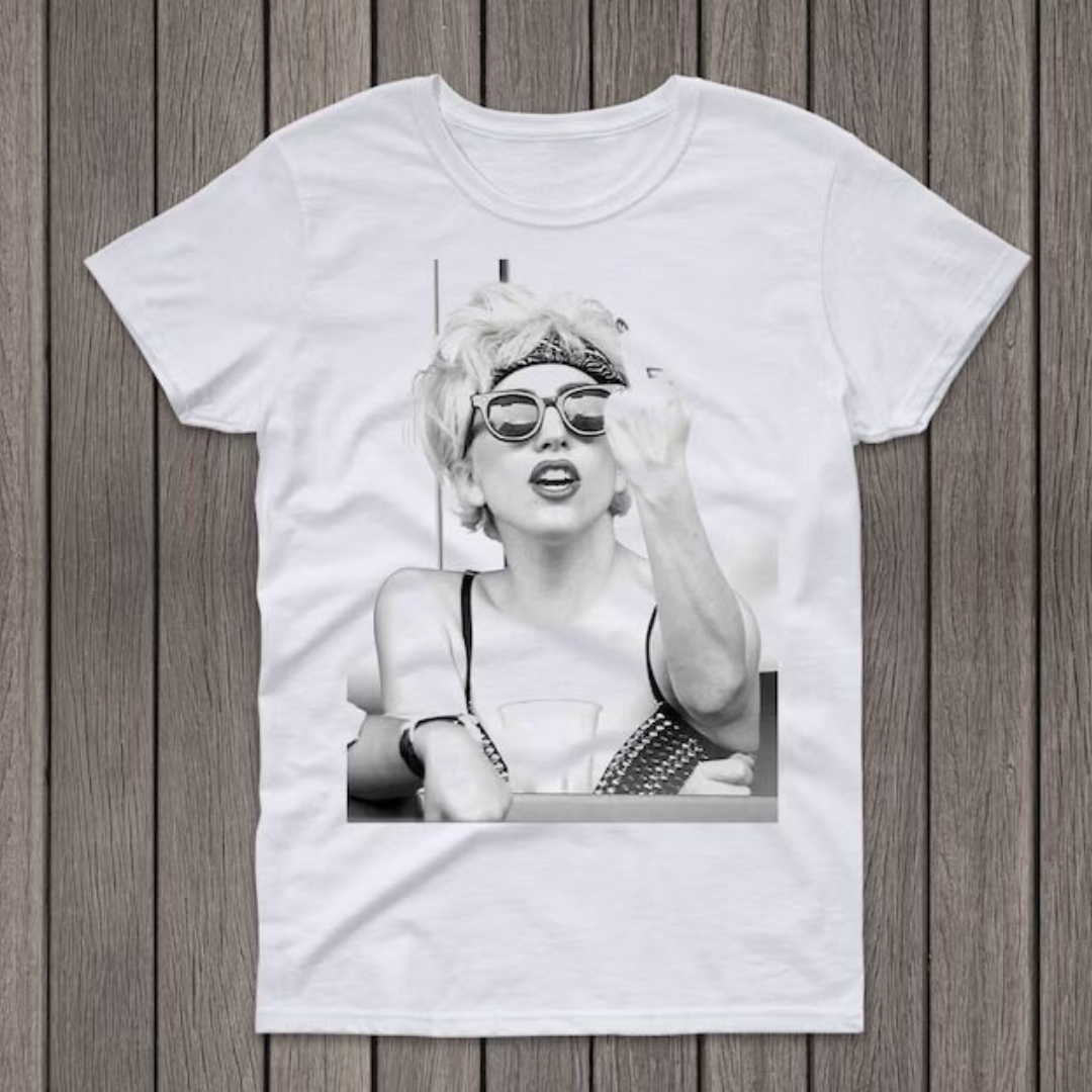 Camiseta Básica Lady Gaga Summer Days