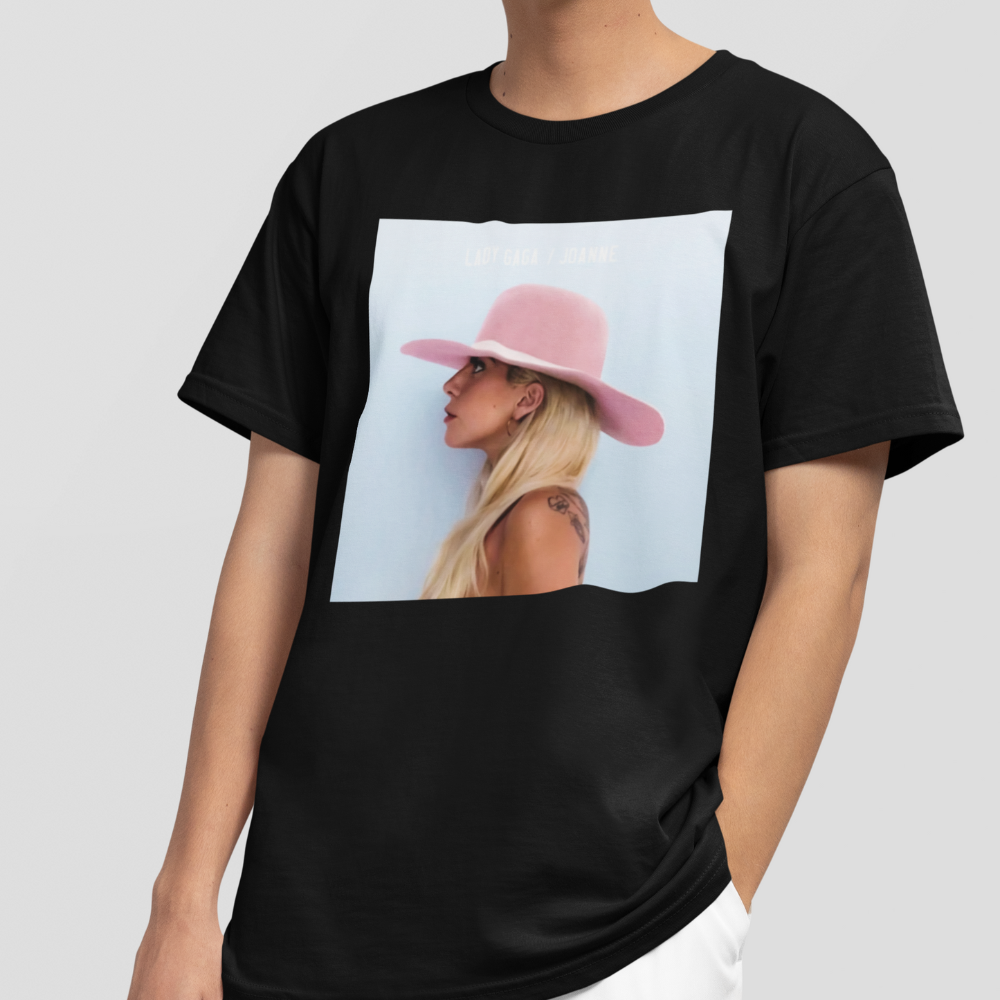 Camiseta Básica Lady Gaga Pink Hat