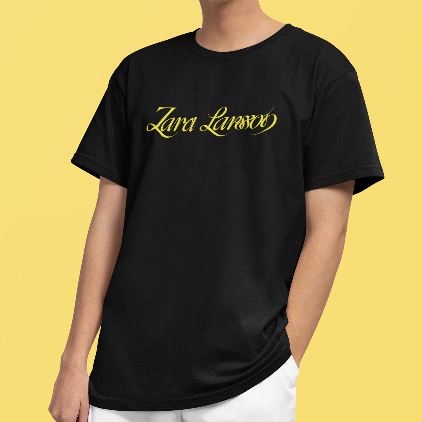 Camiseta Básica Zara Larsson Logo Name