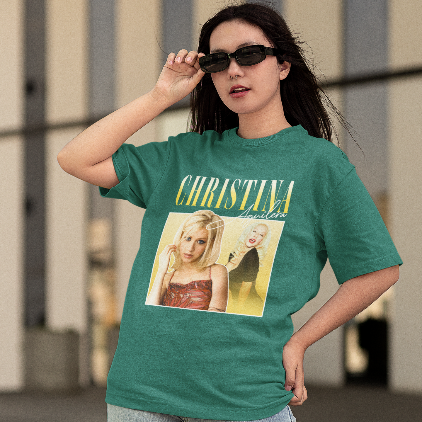 Camiseta Básica Cantora Christina Aguilera- VERDE