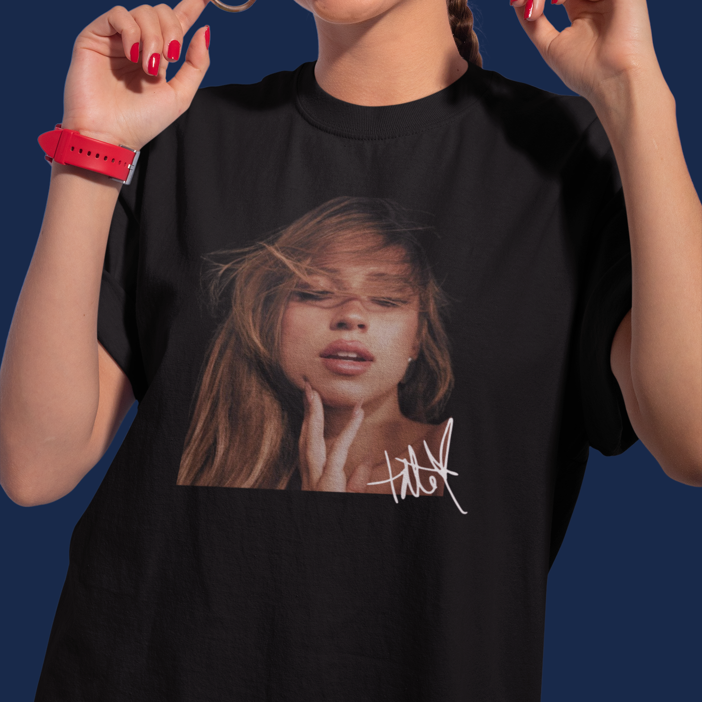 Camiseta Básica Tate McRae Assinatura