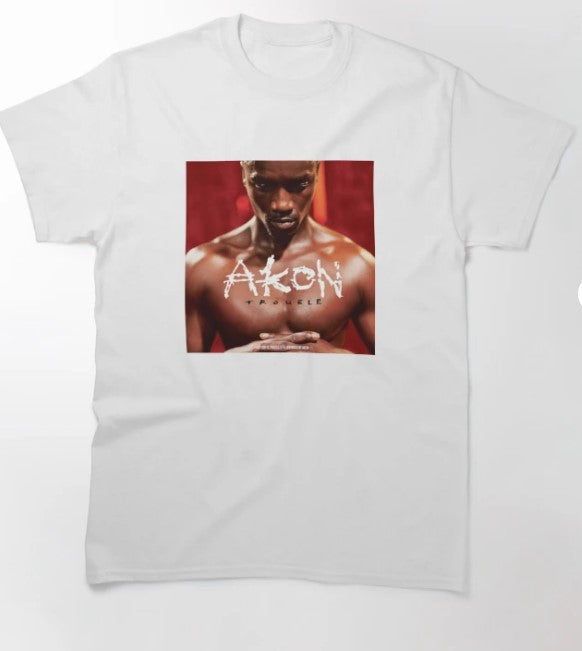 Camiseta Básica Akon Trouble Album-BRANCO