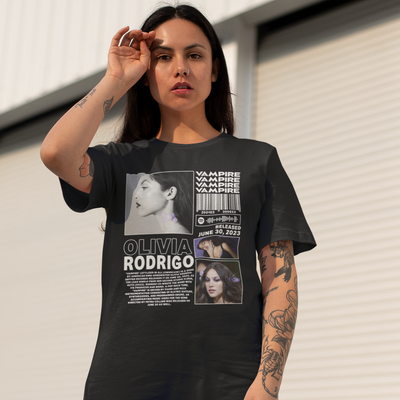 Camiseta Básica Olivia Rodrigo Vampire Letters- preto