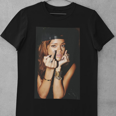 Camiseta Básica Rihanna Vintage